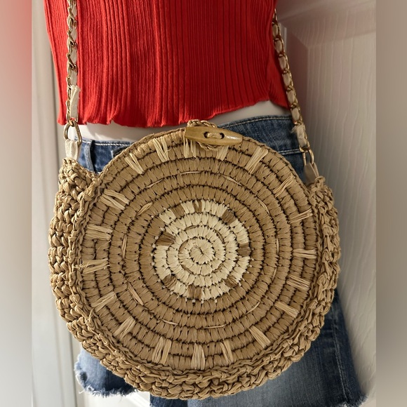 🌻🌴Bohemian Circular Straw Crossbody Bag! - Picture 4 of 10
